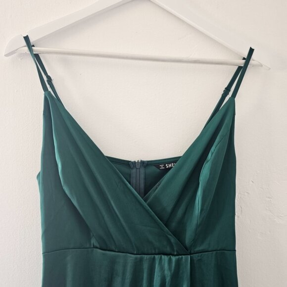 Elegant Green Adjustable Strap Maxi Dress - Picture 3 of 9